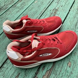 WOMEN'S MBT-1997 CLASSIC RED DAHILA masai barefoot technology rocker sneaker 7.5